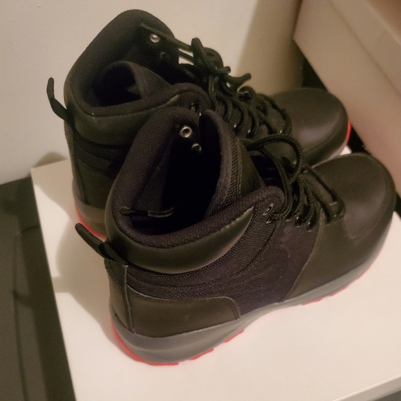 Nike ACG Boots - Picture 1 of 2